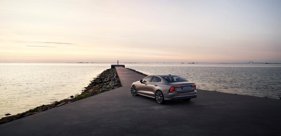  Volvo S60 T6 Momentum 2018 года  (WW) (фото 2 из 8)